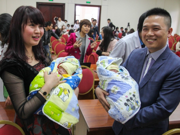 Nuôi sống cặp song sinh 24 tuần tuổi với cân nặng chỉ 500 gram ảnh 3