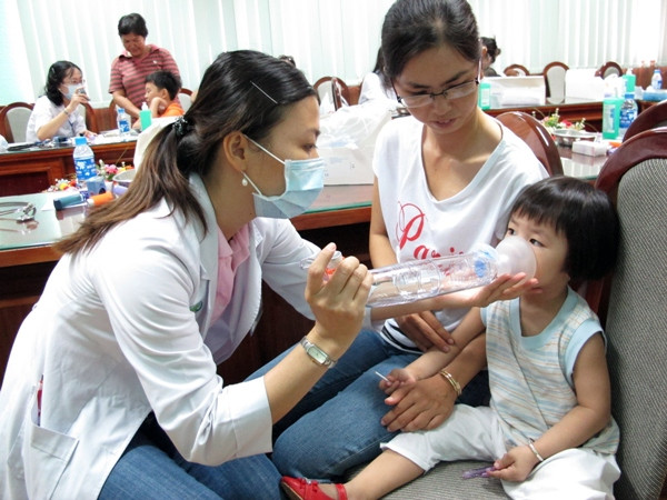 Khám và tư vấn miễn phí cho người dân về hen phế quản ảnh 1
