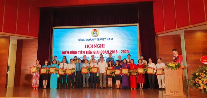 Lan tỏa rộng rãi những tấm gương điển hình trong ngành y tế ảnh 1