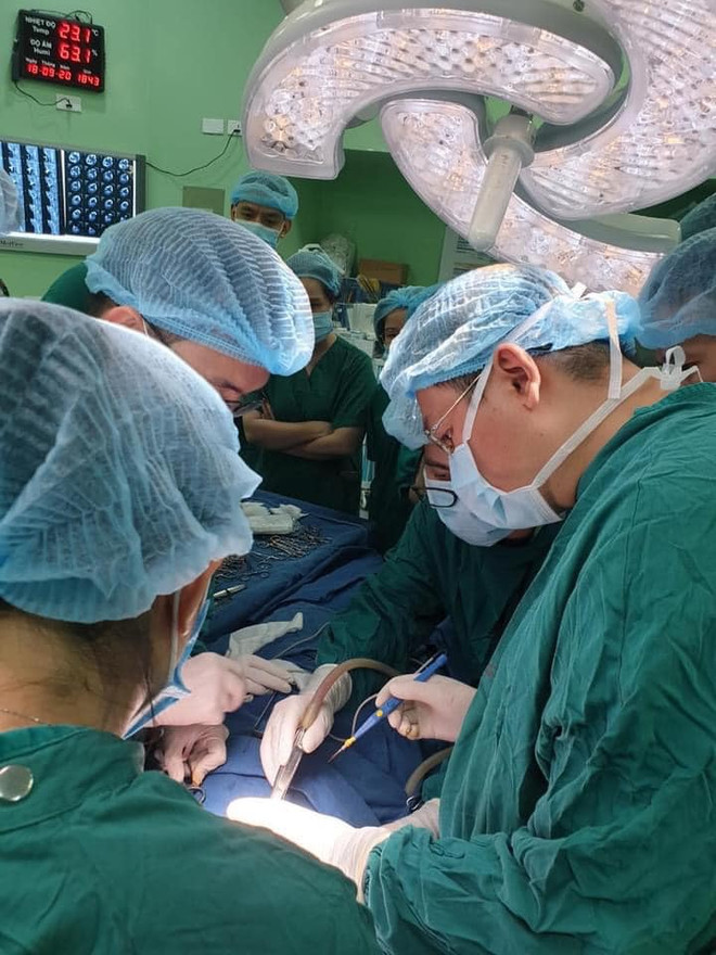 Bệnh viện Nhi Trung ương cứu sống bé trai bị kéo đâm xuyên ở cổ ảnh 2