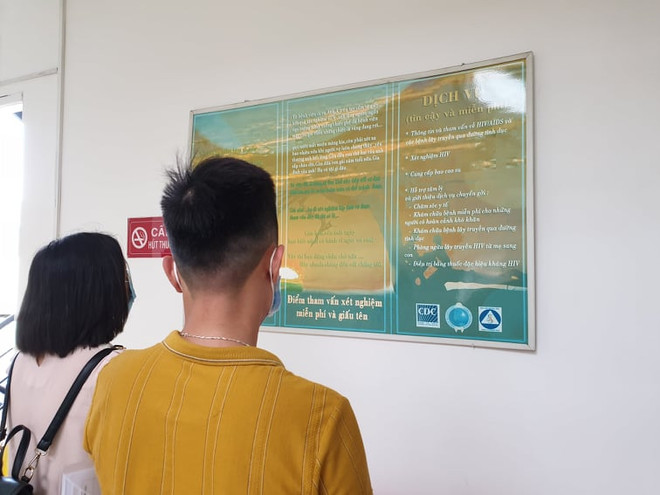 Một điểm tham vấn và xét nghiệm HIV miễn phí. (Ảnh: T.G/Vietnam+) Thêm 2 bệnh viện ở Hà Nội điều trị dự phòng trước phơi nhiễm HIV ảnh 1