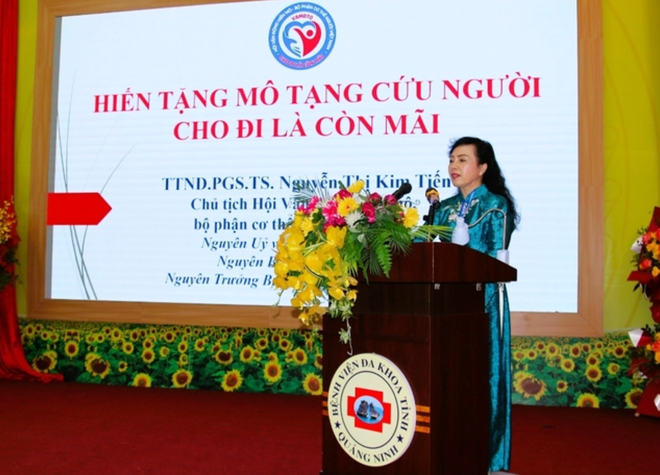 Phó giáo sư Nguyễn Thị Kim Tiến - Chủ tịch Hội Vận động hiến mô, tạng Việt Nam. (Ảnh: PV/Vietnam+) Screen Shot 2024-05-17 at 19.01.20.png