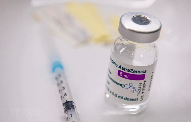 Vaccine ngừa COVID-19 của AstraZeneca. (Ảnh: AFP/TTXVN) Thêm 1,3 triệu liều vaccine COVID-19 AstraZeneca về đến Việt Nam ảnh 1