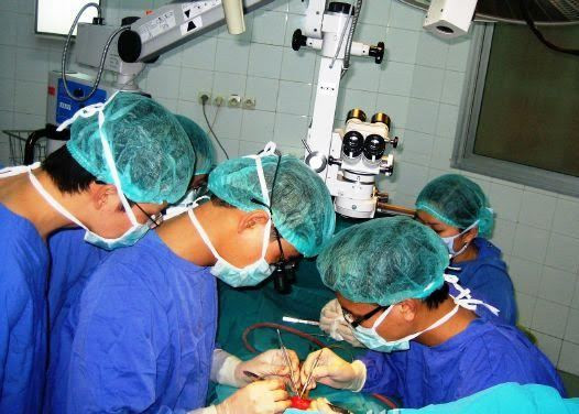 Ghép thành công ca bệnh có dương vật và tinh hoàn bị đứt rời ảnh 1