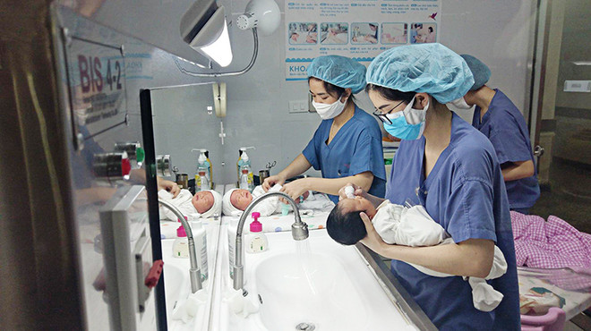 Nhịp sống bình yên nơi bệnh viện bị cách ly vì dịch COVID-19 ảnh 1