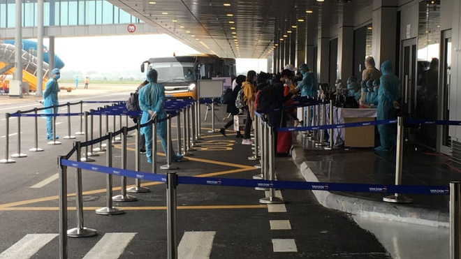 Hơn 20 chuyến bay chở công dân Việt về nước đáp xuống Vân Đồn ảnh 1