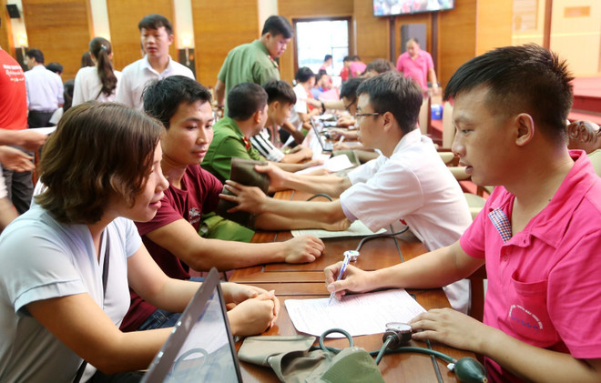 Tiếp nhận gần 800 đơn vị máu trong ngày hội hiến máu ở Phú Thọ ảnh 1