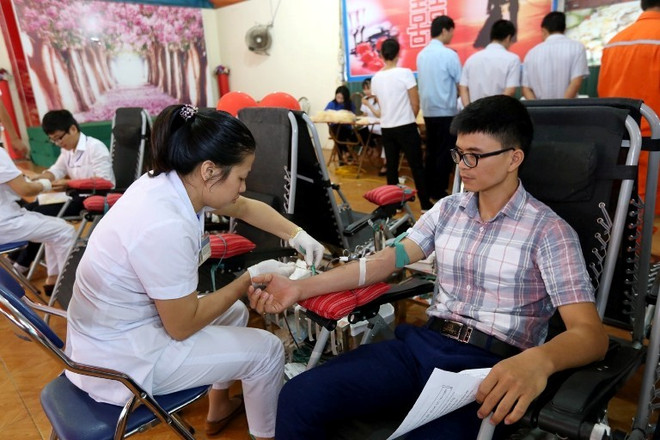 Bình Định vận động được 915 đơn vị máu trong ngày đầu tiên ảnh 1