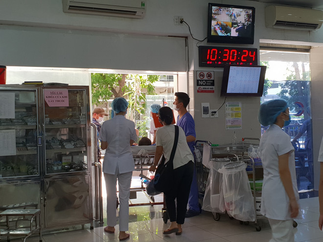 [Photo] Nhiều bệnh nhân cấp cứu vì sốc nhiệt do nắng nóng ảnh 4