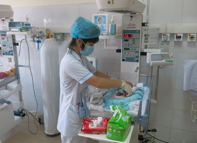 Sở Y tế Hà Nội cung cấp toàn bộ thông tin về vụ trao nhầm trẻ sơ sinh ảnh 1