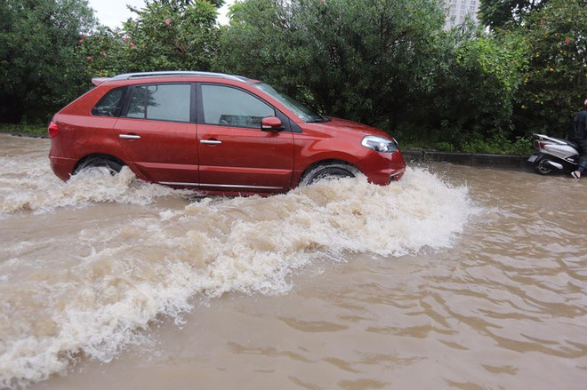 Hà Nội ngập, hàng trăm phương tiện bị ùn ứ ở đô thị An Khánh ảnh 3