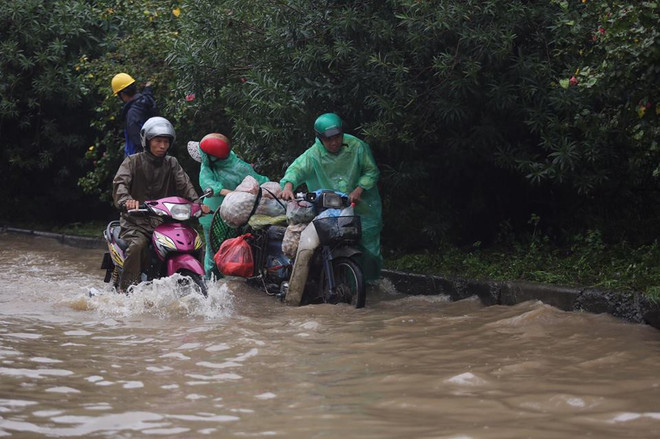 Hà Nội ngập, hàng trăm phương tiện bị ùn ứ ở đô thị An Khánh ảnh 8