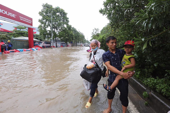 Hà Nội ngập, hàng trăm phương tiện bị ùn ứ ở đô thị An Khánh ảnh 6