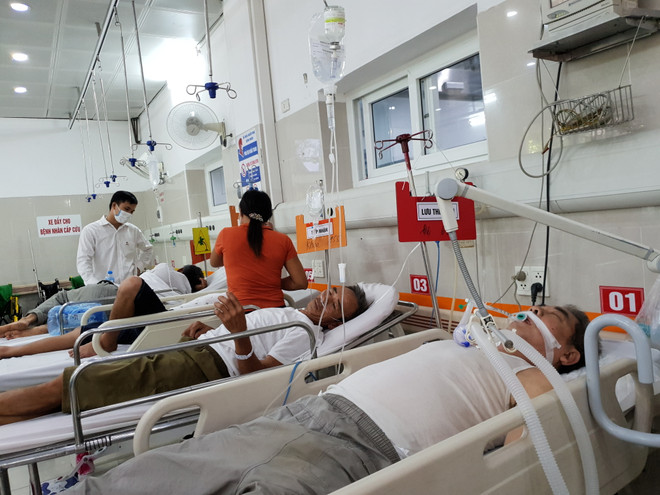 [Photo] Nhiều bệnh nhân cấp cứu vì sốc nhiệt do nắng nóng ảnh 5