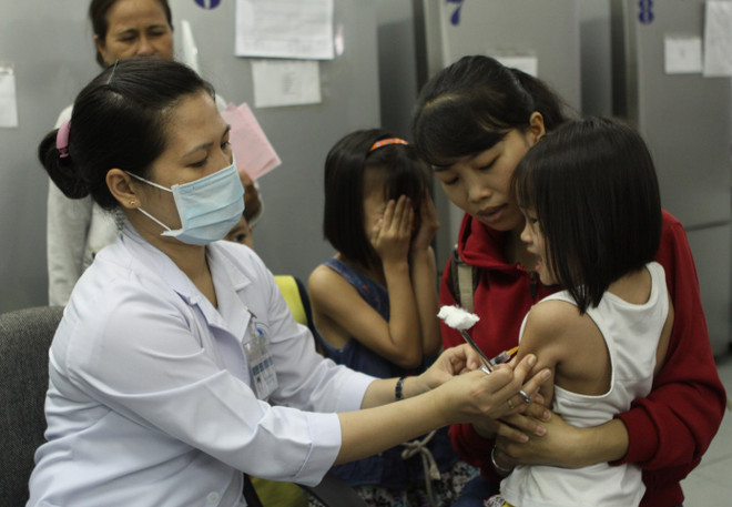 Bộ Y tế yêu cầu tăng thêm giờ tiêm chủng để không xảy ùn tắc ảnh 1