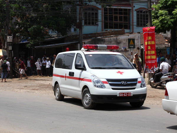 Huy động thầy thuốc giỏi cứu chữa nạn nhân vụ máy bay rơi ảnh 1