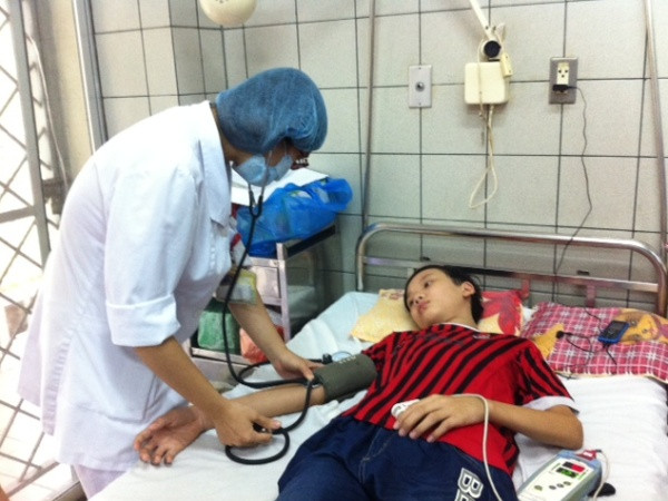 Cứu sống một trẻ bị hội chứng liệt cơ thể rất hiếm gặp ảnh 1