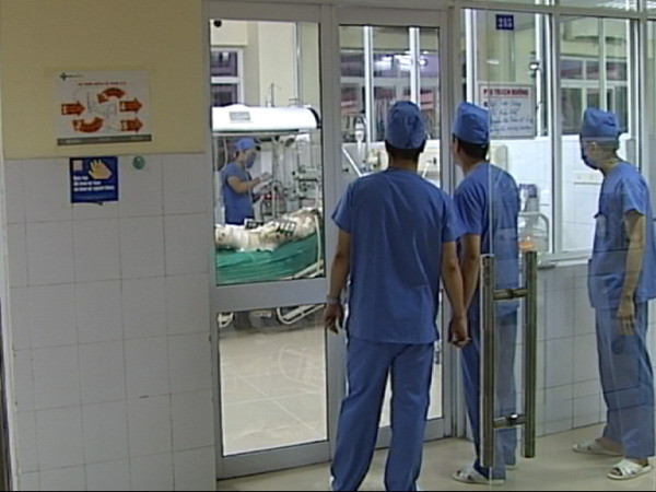 Tìm phương án tối ưu cứu 3 chiến sỹ bị thương vụ máy bay rơi ảnh 1