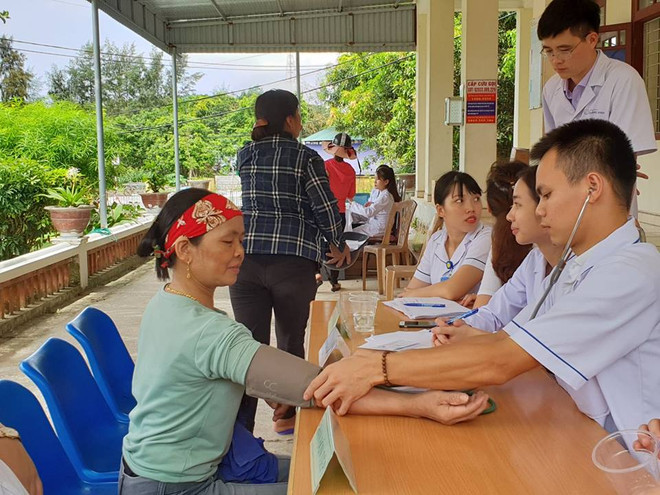 Bác sỹ luân phiên về trạm y tế xã: Giải ‘bài toán đìu hiu bệnh nhân’ ảnh 1