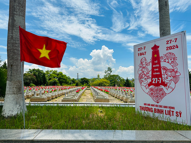 Nghĩa trang Liệt sỹ Quốc tế Việt-Lào. (Ảnh: Thùy Giang/Vietnam+) VNP_nghia trang.jpg