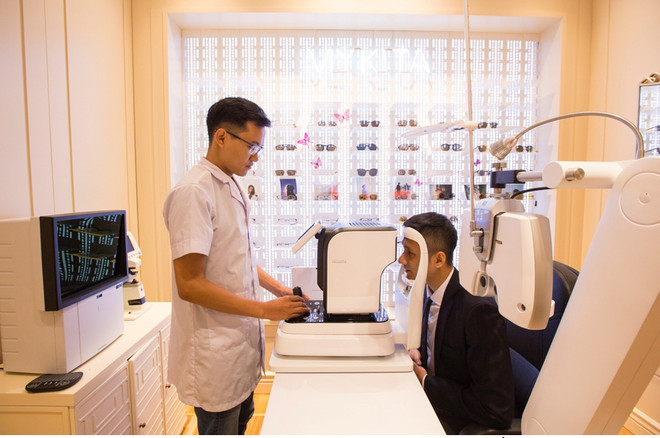 Bảo vệ sức khỏe đôi mắt với xu hướng cá nhân hóa tròng kính ảnh 1