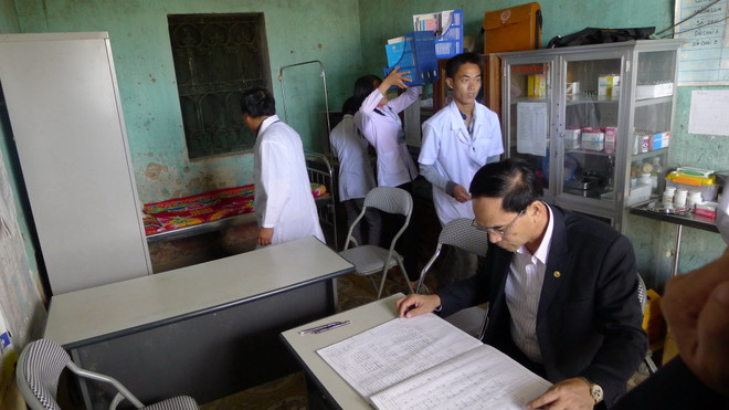 Y tế cơ sở: Ký xong quyết định, bác sỹ 'lặn tăm' ảnh 2