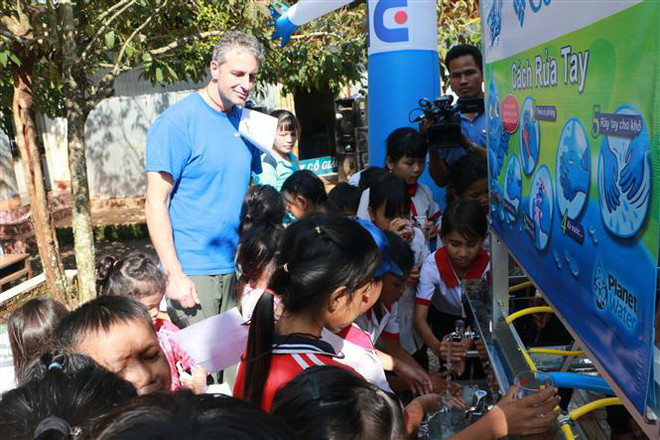 Đảm bảo nguồn nước sạch, vệ sinh môi trường sau bão lụt ảnh 2