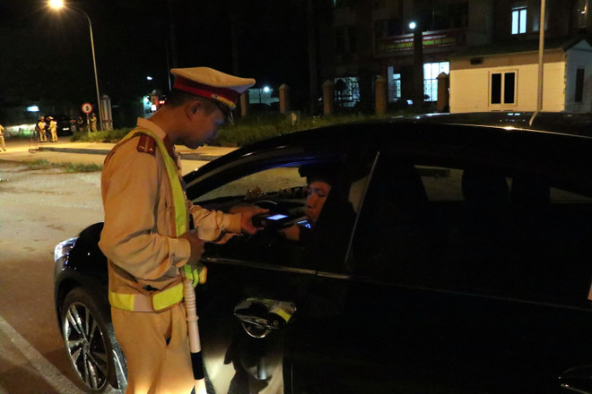 Lứa tuổi sử dụng rượu bia tại Việt Nam đang ngày càng trẻ ảnh 1