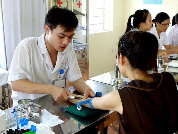 Đối mặt với nguy cơ HIV/AIDS bùng phát mạnh trong cộng đồng ảnh 1