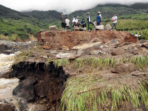 Quan tâm hỗ trợ tâm lý, sức khỏe người dân sau thảm họa ảnh 1