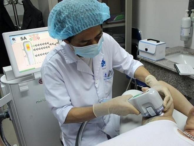 Bệnh viện Da liễu: Chữa 'viêm cánh' chỉ trong vòng 70 phút ảnh 1