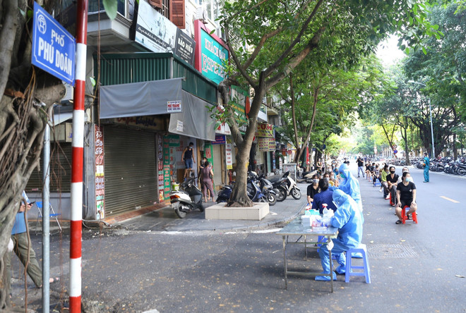 Sáng 2/10: Thêm 18 ca mắc COVID-19 liên quan BV Việt Đức ảnh 1