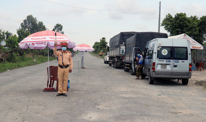 Bộ Y tế hướng dẫn xét nghiệm, cách ly với người đi lại giữa các vùng ảnh 1