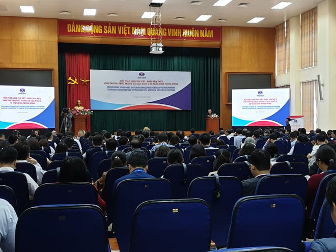 Các đại biểu tham gia Hội nghị Việt-Pháp. (Ảnh: PV/Vietnam+) Mỗi năm có hơn 14.000 người mắc mới bệnh ung thư đại trực tràng ảnh 2