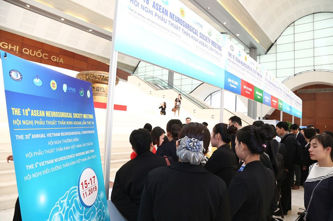 Các đại biểu tham dự hội nghị. (Ảnh: PV/Vietnam+) Việt Nam tổ chức hội nghị phẫu thuật thần kinh ASEAN lần thứ 18 ảnh 14