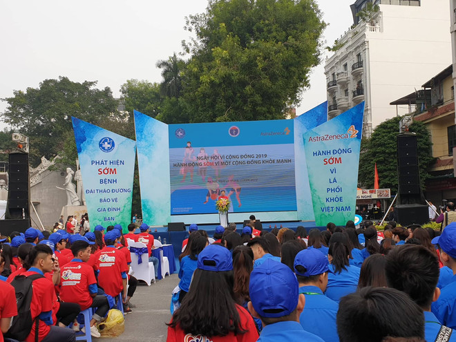 Ngày hội vì cộng đồng năm 2019 thu hút hơn 3.000 người tham dự. (Ảnh: PV/Vietnam+) Nhiều hoạt động hỗ trợ người dân phòng bệnh không lây nhiễm ảnh 2
