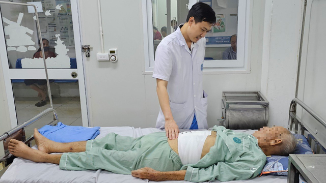 Phẫu thuật thành công trường hợp có khối u khổng lồ ở thành bụng ảnh 1