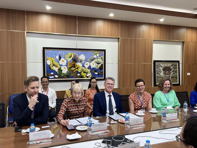 Chuyên gia Australia giúp Việt Nam nâng cao năng lực hệ thống y tế ảnh 1