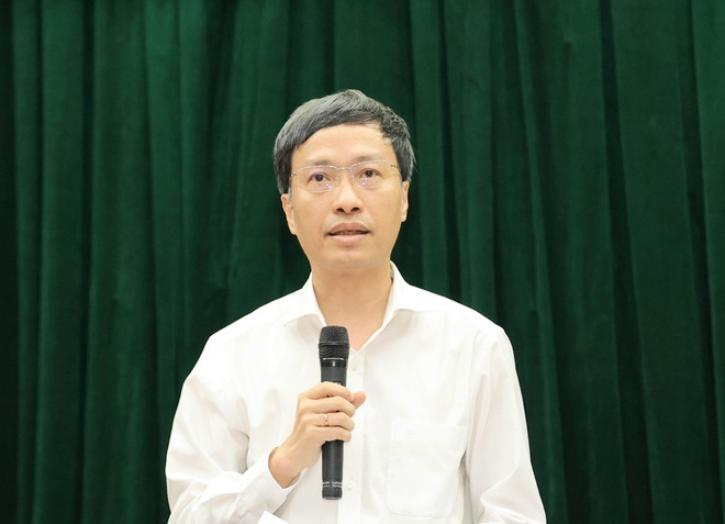 Giáo sư Phan Trọng Lân - Cục trưởng Cục Y tế Dự phòng thông tin tại buổi họp báo. (Ảnh: Trần Minh/Vietnam+) Chuyển COVID-19 sang nhóm B: Bộ Y tế vẫn khuyến cáo đeo khẩu trang ảnh 1