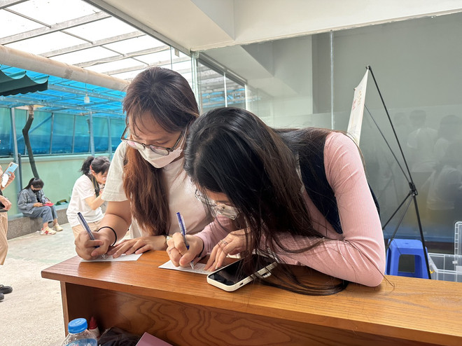 Hàng trăm người tham dự 'Ngày hội Hiến tóc' vì trẻ em mắc bệnh ung thư ảnh 3