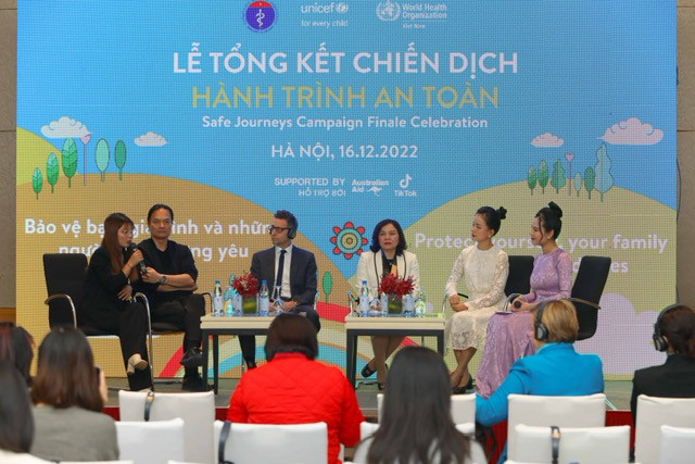 Các đại biểu tại buổi lễ tổng kết chiến dịch. (Ảnh: PV/Vietnam+) UNICEF: 'Hành trình an toàn' đã đạt được những kết quả ấn tượng ảnh 1