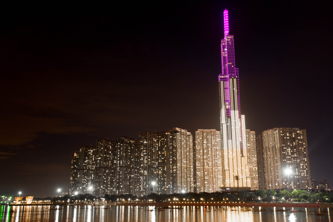 Thắp sáng các toà nhà màu hồng để phòng chống ung thư vú ảnh 1