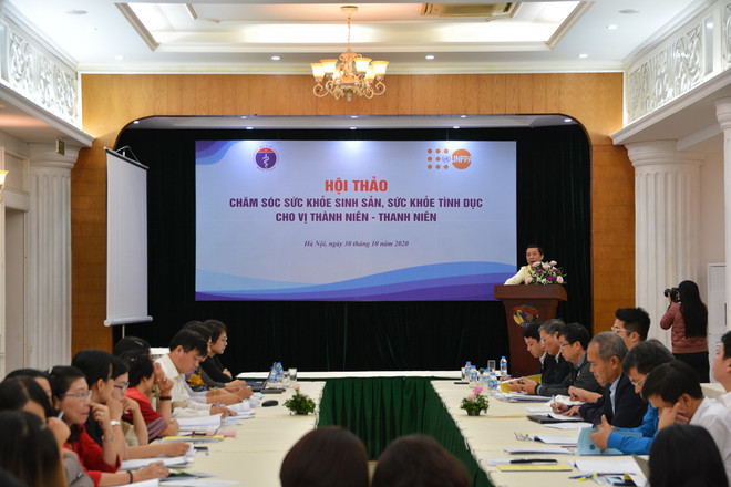 Các đại biểu tham dự hội thảo. (Ảnh: PV/Vietnam+) Việt Nam đẩy mạnh chăm sóc sức khỏe sinh sản vị thành niên, thanh niên ảnh 2
