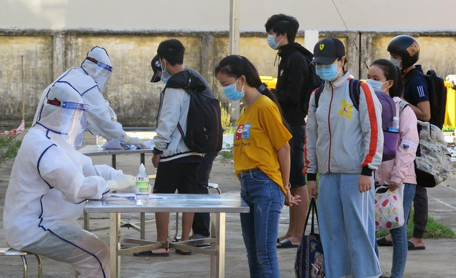 Thêm 2 người mắc COVID-19, đều là ca nhập cảnh được cách ly ngay ảnh 1