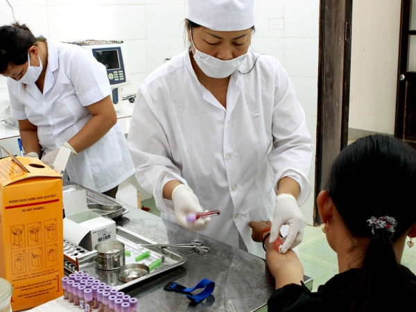 Viện trợ nước ngoài cho VN phòng chống AIDS giảm dần ảnh 1