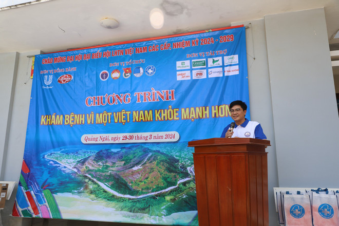 Phó giáo sư Nguyễn Tuấn Hưng - Phó Vụ trưởng Vụ Tổ chức Cán bộ (Bộ Y tế) phát biểu tại Chương trình. (Ảnh: PV/Vietnam+) anh Hưng.jpg