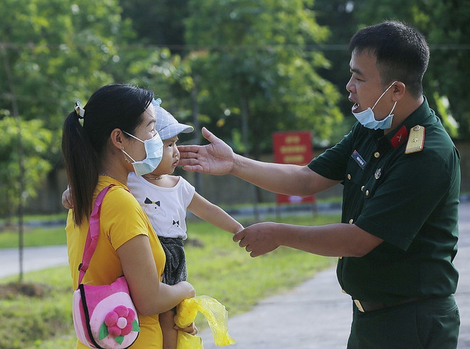 Thêm 3 trường hợp mắc COVID-19 được công bố khỏi bệnh ảnh 1