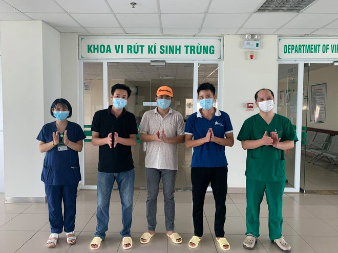 Có thêm 3 trường hợp mắc COVID-19 được công bố khỏi bệnh ảnh 1