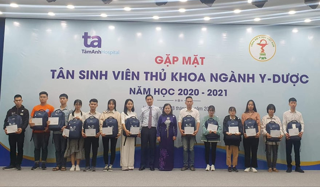 Gặp mặt tân sinh viên thủ khoa ngành y dược năm học 2019-2020 ảnh 1