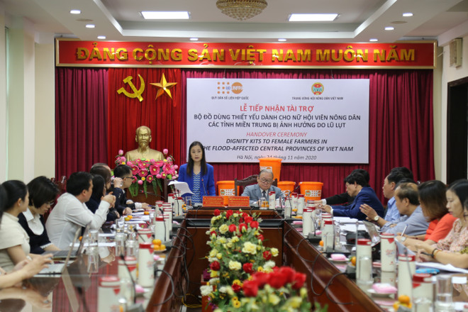 UNFPA hỗ trợ 5.704 bộ đồ dùng cứu trợ lũ lụt khẩn cấp cho Việt Nam ảnh 2